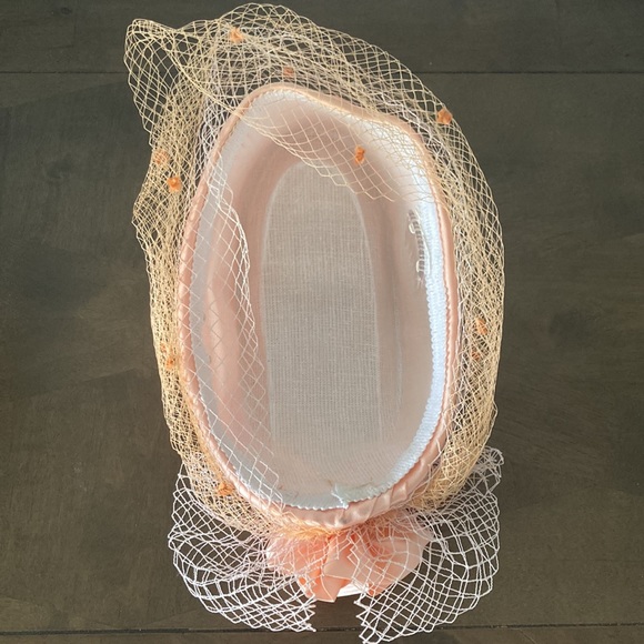 Vintage peach hat with veil - Picture 12 of 13